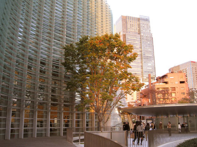 絵画鑑賞を終え、ヘトヘトになって３階のレストラン「ブラッスリー ポール・ボキューズ ミュゼ」でお茶をしました。15：00から17：00まではメニューが少なく、ケーキもパウンドケーキっぽいものしかありませんでした。そしていよいよ東京ミッドタウンへ。