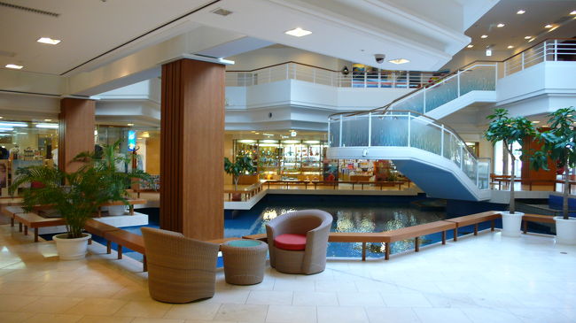 館内は明るく広々しています。