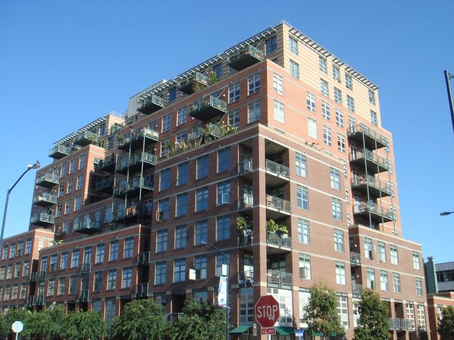 public building サンディエゴ　カラトラバ ワールドトレードセンター跡地に建つ光り輝く教会、9.11にて失