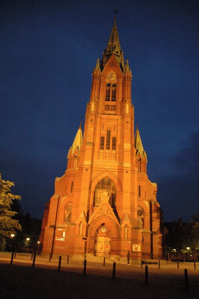すぐ前の道を上がるとヨハネ教会がライトアップされて美しい。<br /><br />【ヨハネ教会】