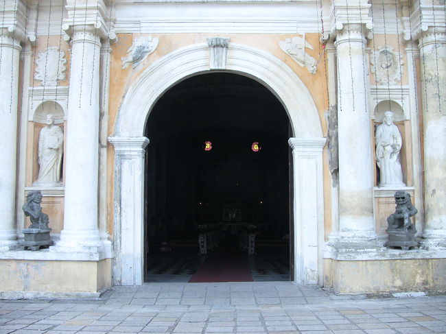 同じくサン・オウガスチン教会です。ほとんど観光客はおらず、世界遺産にしては、ちょっと寂しいかなという印象もありますが、逆に信仰の場としては、それがいいのかもしれません。