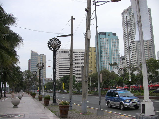 エルミタ・ロハス通りです。