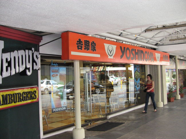 マカティ・アヤラ駅そばに吉野家があります。