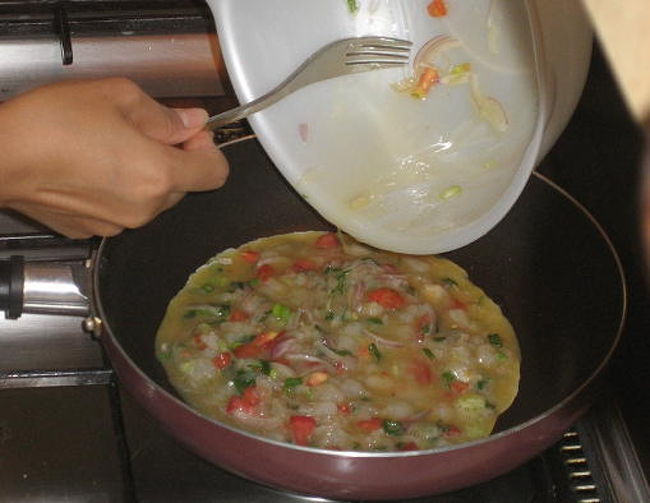 余った野菜もちゃちゃちゃっとタイ風オムレツに。<br /><br />