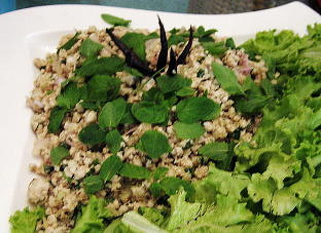 できあがり。<br /><br />名前？え〜となんでしたっけ。<br />ラープ・ガイかな？