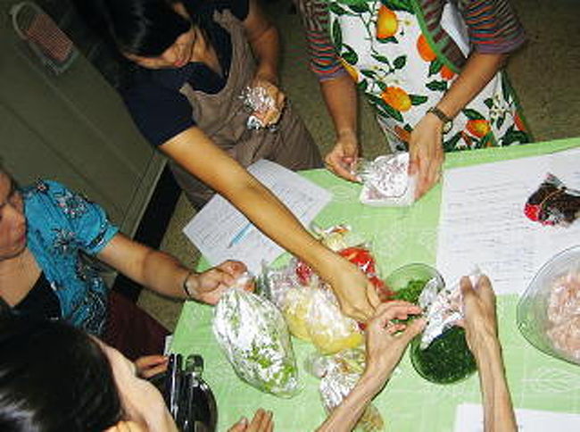 三度目の\(◎o◎)／<br /><br />先生の日本語もお上手ですが<br />時々まじえるタイ語を通訳してくれるメンバーの方のタイ語の美しいことったら！<br />ホンモノのタイ人以上に五声のメリハリがきいててうっと〜り！<br /><br />バンコクでタウン誌の編集をなさってたんですって。<br />さすが〜。<br /><br /><br /><br />