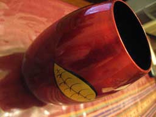 ラッカーストアーでかった、花器。<br />赤くてテカテカしていて、日本の漆にはない、色合いで、気に入っている。<br />