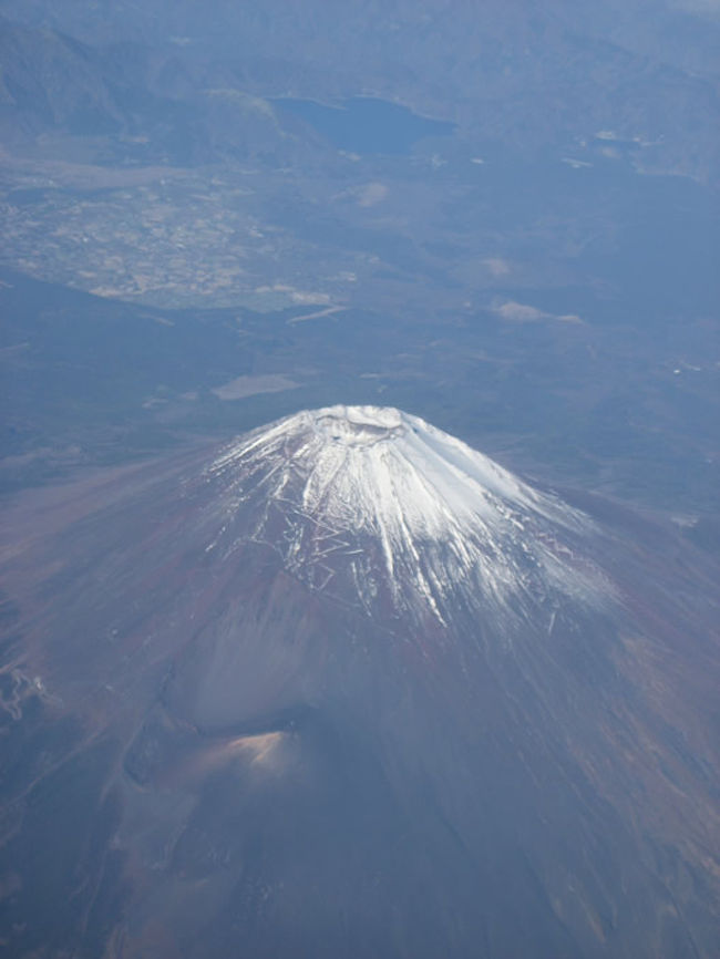 Mt.Fuji！<br />こんなに綺麗な富士山を、上から見たのは生まれて初めてです。成田から台湾に行く予定のある方は、是非右の窓側席を！<br /><br />航路・天候によっては、見えないこともありますので、あくまで「自己責任」で。