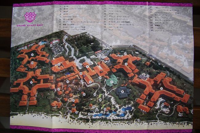 グランドハイアットバリの見取り図です。この地図の左下にあるのがサウスヴィレッジで、私たちは右下側角部屋のオーシャンビュールームでした。ちなみに右下がグランドクラブ棟のイーストヴィレッジ、右上がノースビレッジ、左上がウエストヴィレッジと、４区画に分かれています。クリヤスパは左上のウエストヴィレッジのさらに上側にあります。