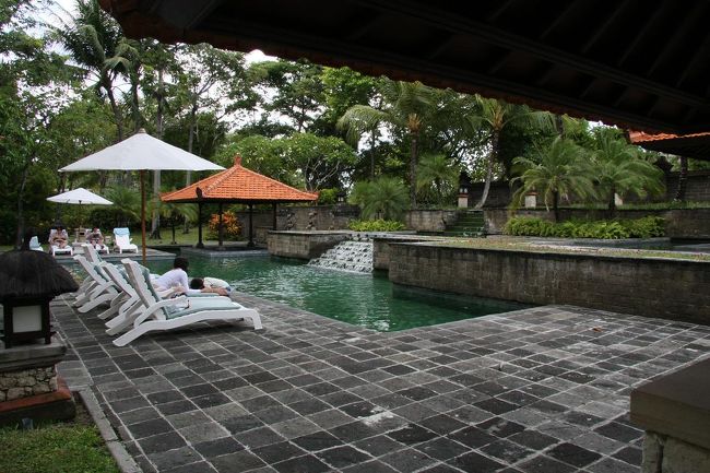 昼前にノースヴィレッジの裏にある「バリニーズプール」にいってみました。白人のご夫婦の２人だけで静かな雰囲気。