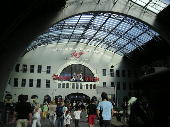 ベルゲン駅到着<br /><br />ホテルチェックイン後に、切符売り場でベルゲンカードを購入