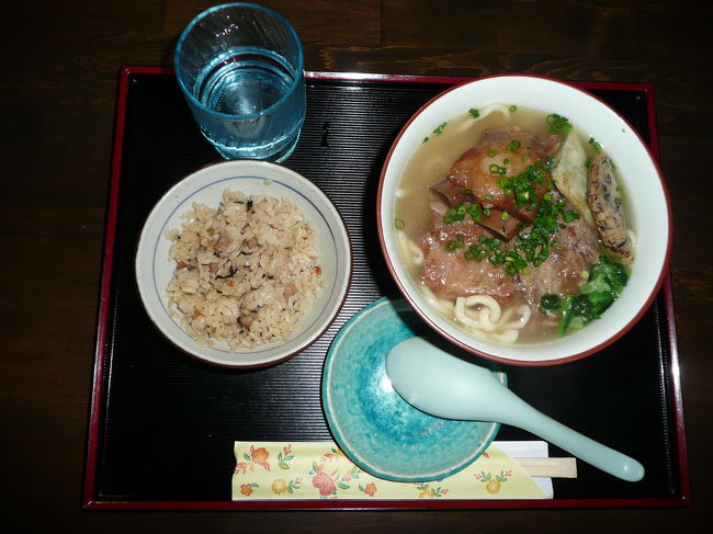 渋滞に巻き込まれながらやっと読谷村に到着です。<br />夕食は「花笠そば」で食べました。<br />ここはANAマイルが付きます。