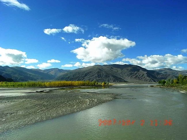 初めてヤルツァンポ（ブラマプトラ）河を渡る。この河ももう渡ることはない。