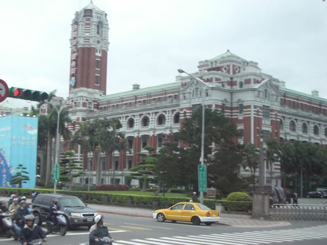 総統府！！<br /><br />日本が台湾を支配していた頃からあるらしい・・