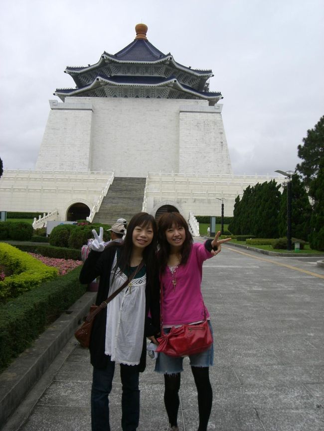 中正紀念堂にて二人で撮ってもらった☆