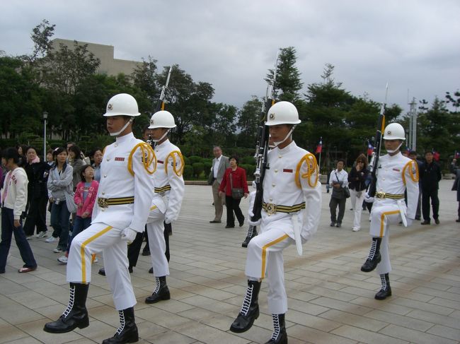 午後１４時の交代を見学した◎<br /><br />一糸乱れぬ動きに思わず見入っちゃった！！