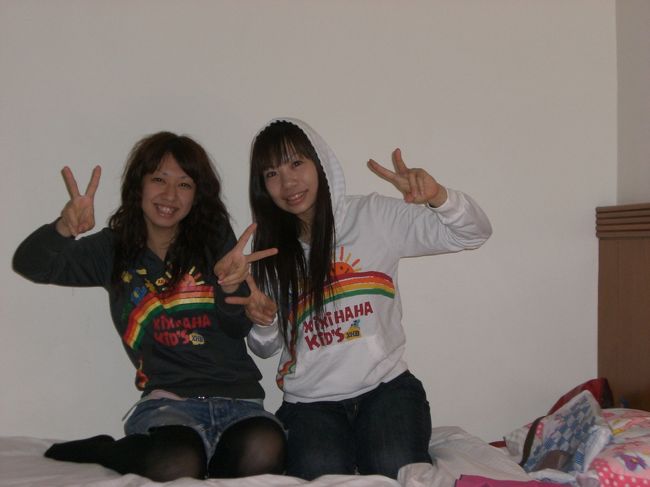 おそろの服を着て部屋で！笑