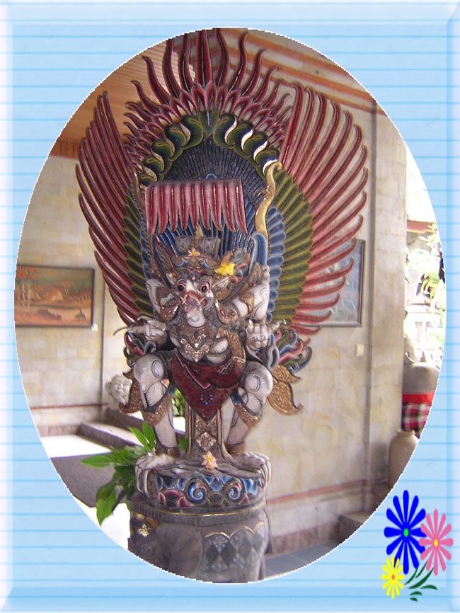 ガルーダ（インドネシアの国鳥）大きな木彫りです。<br />インドネシア政府機関のシンボルのマークでもあります。