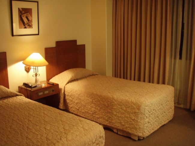 今回はセブでのホテルをグレードUP。<br />前回のセサリオのお隣、ベラビスタ泊です♪<br /><br />お部屋はきれい、広い、明るい、<br />シャワーもお湯がいっぱい出る！！<br /><br />1泊1500円でUP出来ます。