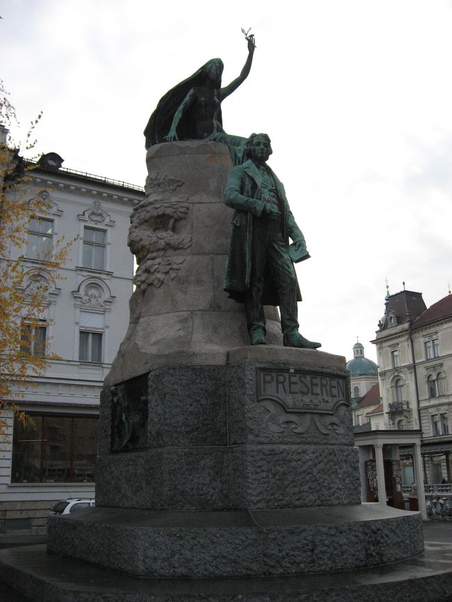 プレシェーレン広場にあるプレシェーレンの銅像．<br />