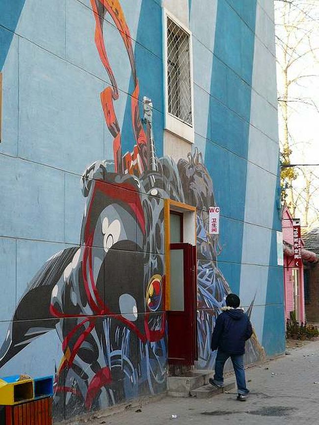 これトイレなんです。おしゃれです・・・が、扉が壊れてお尻丸見えでしなければ・・・（涙）この地区のトイレはギャラリーか、カフェで借りるしかないようです。。