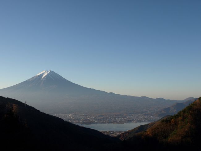 天下茶屋からはこんな景色が…って、目の前富士山！下には河口湖！なんて素敵なロケーション！！