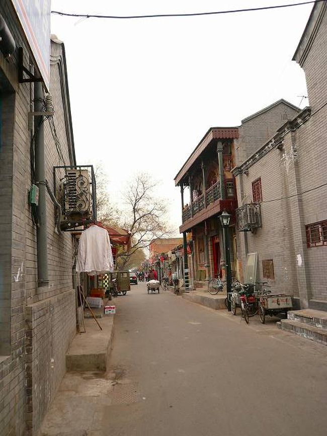 ちなみにこれは、「東四」あたりの裏通りです。のほほん、と自転車や人が行き交っています。