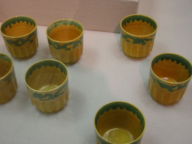 黄地緑彩龍文猪口<br />中国・・景徳鎮窯・・清か<br />