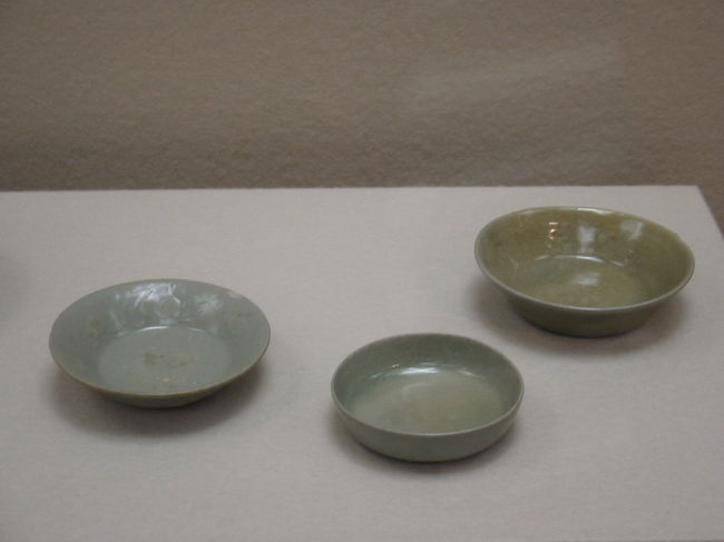 ・青磁蓮花文小皿<br />・青磁小皿<br />・青磁花文小皿<br />朝鮮・・