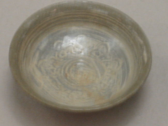 象嵌如意頭文小皿<br />朝鮮・・１４世紀後半〜１５世紀<br />