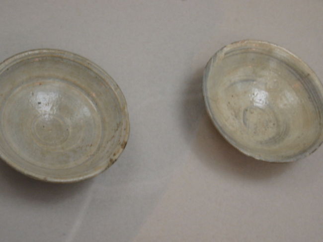 ・刷毛目文小皿<br />・刷毛目小皿<br />朝鮮・・１５世紀〜１６世紀<br />