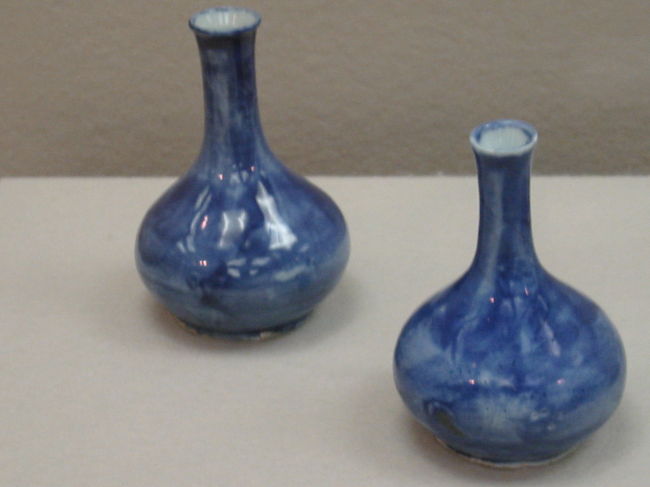 瑠璃釉木葉文小瓶<br />朝鮮・・１８世紀〜１９世紀<br />