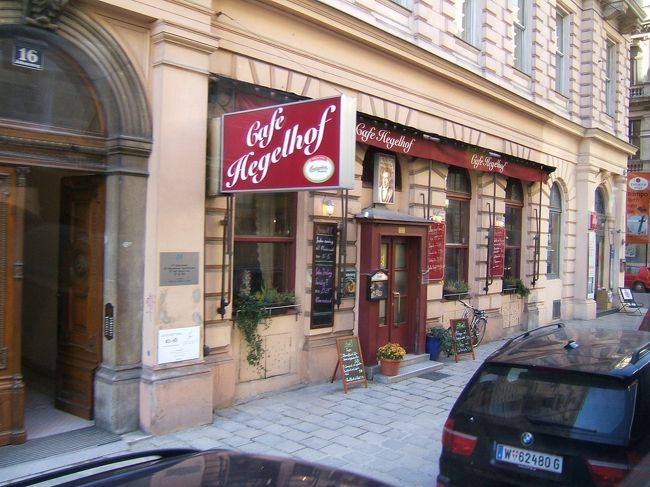 ハンガリーからオーストリアのウィーンに到着。<br />途中、雪原があり不安になりましたが、街には全く雪がなくて一安心。