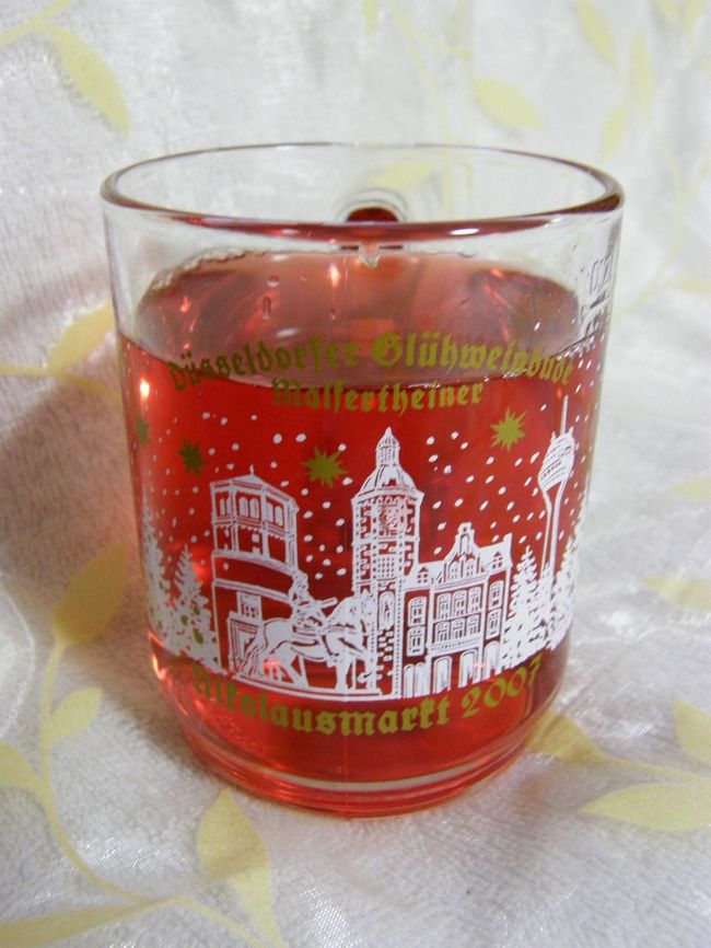 デュッセルドルフのカップ・その2<br />中に入っているのはフルーツのハーブティーですよー。