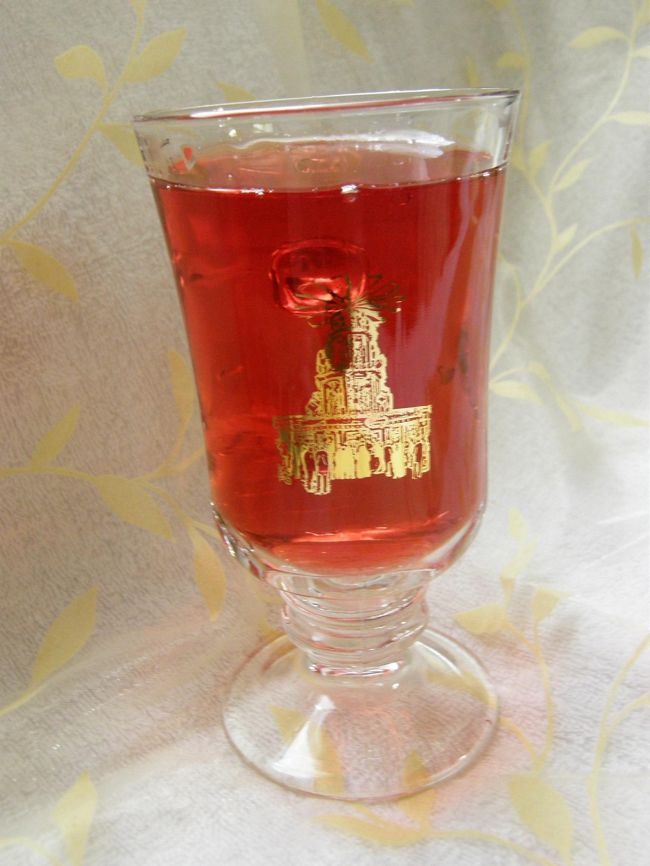 ハノーファーのカップ・その2<br />足つきのガラスのカップ。<br />