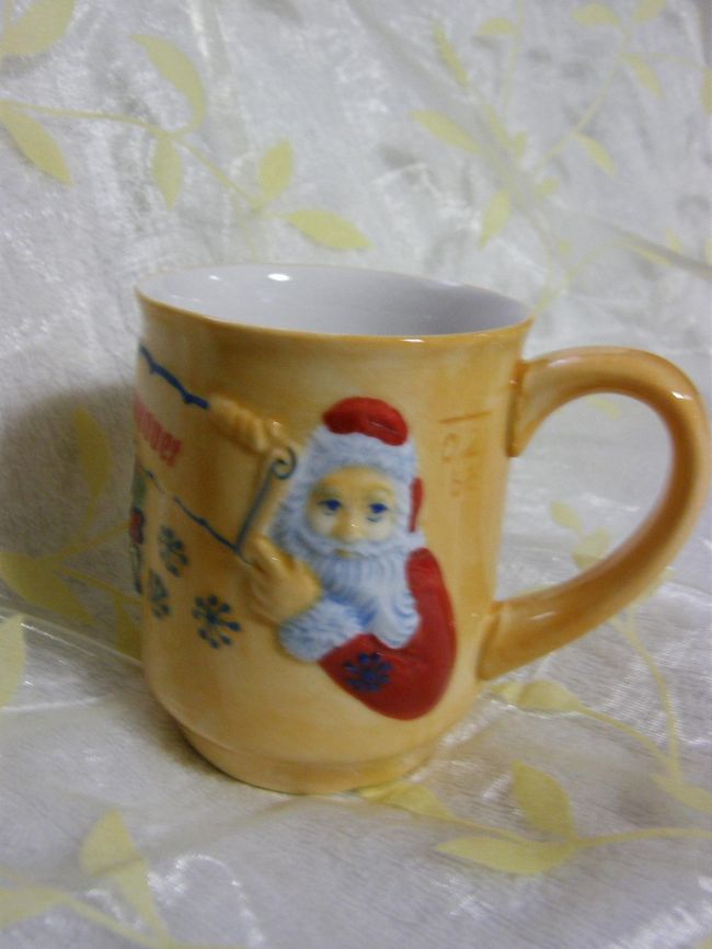 ハノーファーのカップ・その8<br />立体のサンタさんがなかなかかわいい。