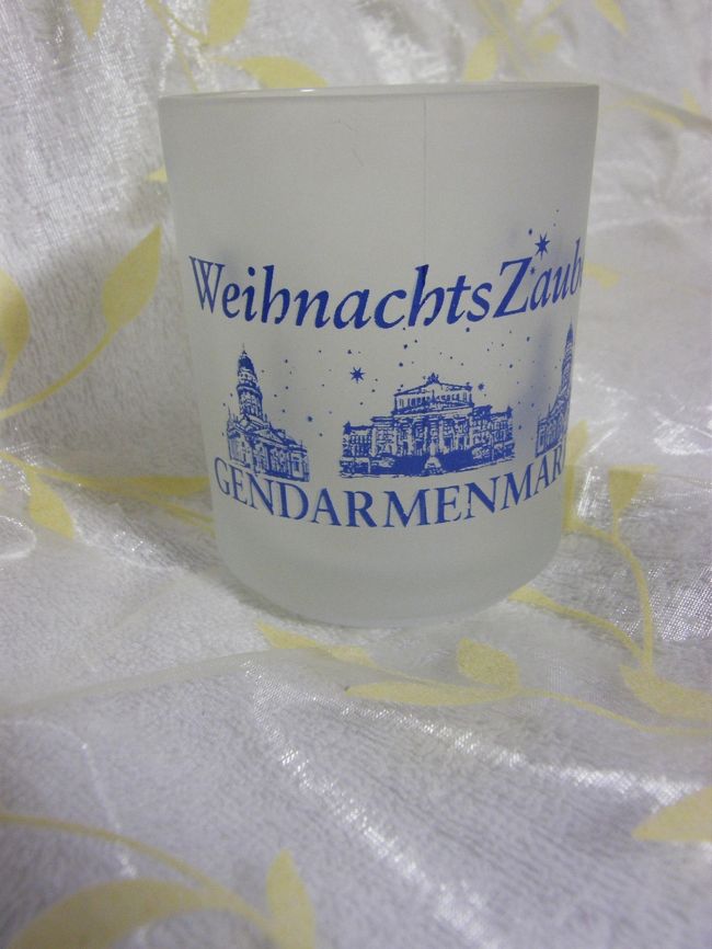 ベルリンのカップ・その2<br />ジャンダルメンマルクトのカップ<br />珍しいすりガラスのもの。