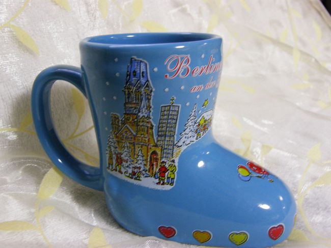 ベルリンのカップ・その6<br />こちらもカイザーヴィルヘルム記念教会前のマーケットのもの。
