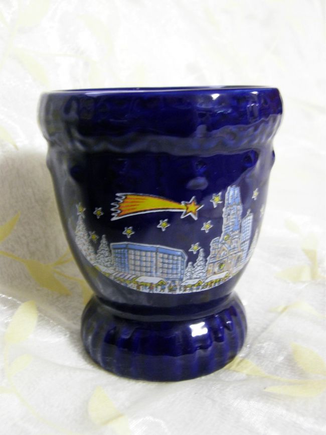 ベルリンのカップ・その7<br />これもカイザーヴィルヘルム記念教会前のマーケットのもの。