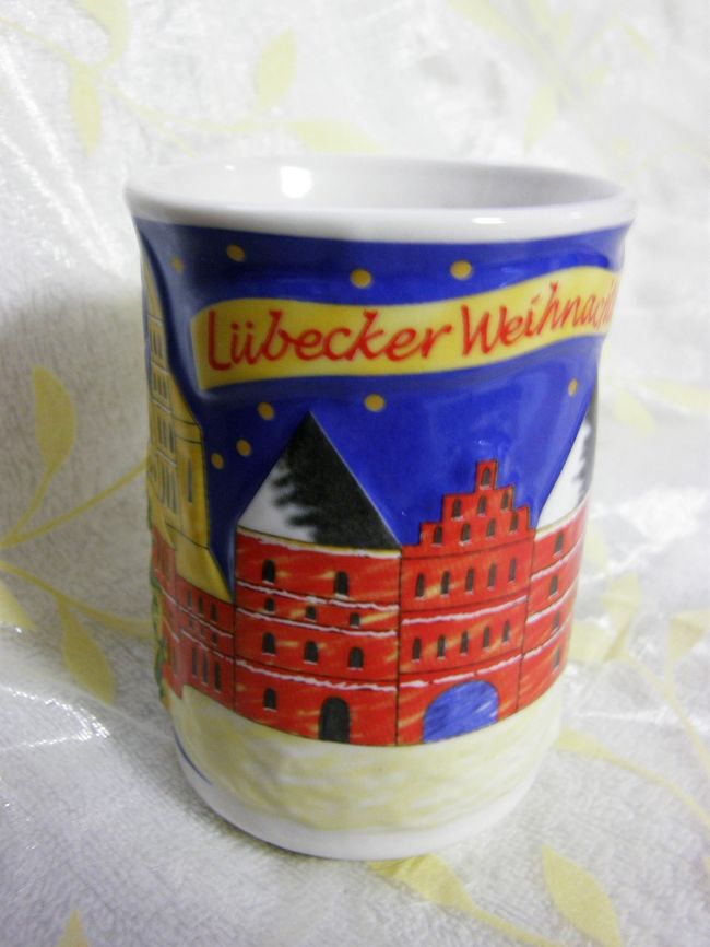 リューベックのカップ・その5<br />ちょっと立体になっているカップ。