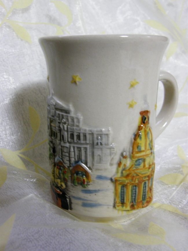 ドレスデンのカップ・その1<br />立体のもの。