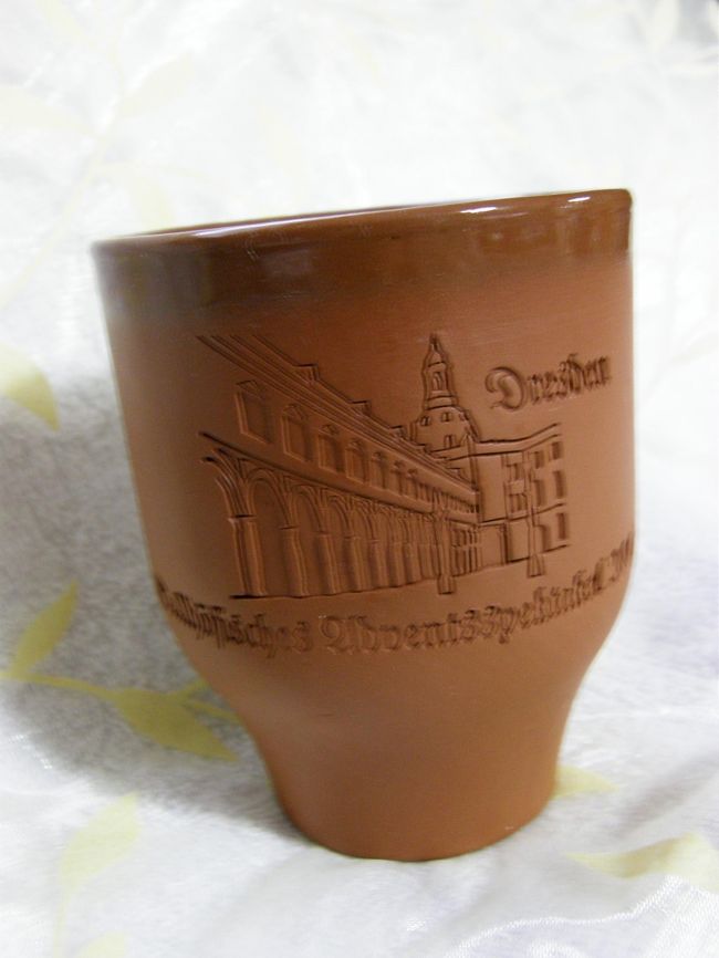 ドレスデンのカップ・その7<br />中世のマーケットのもの。