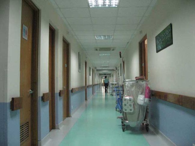 病院の中はこんな感じ。清潔。<br />そして個室などが多いので、静かです。