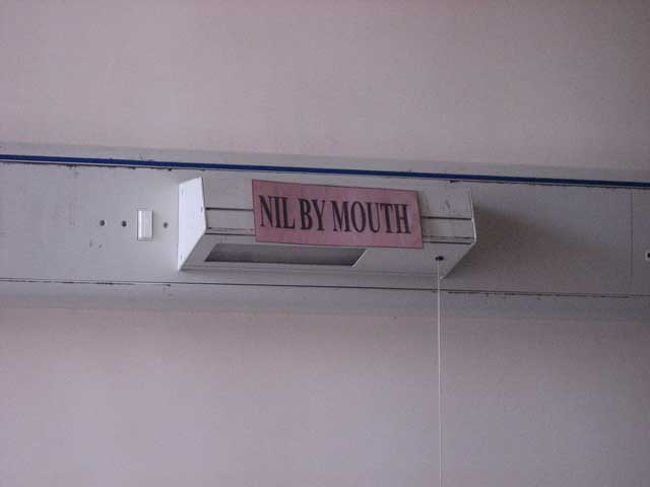 私の枕元には、頻繁にこのマークが貼られました。<br />どういう事かというと、「絶食」の意味です。<br />口からはなんにもダメ。ってことです。<br />胃腸関係の病気だから、仕方ないけど、ご飯が食べれないって、とても悲しいです。