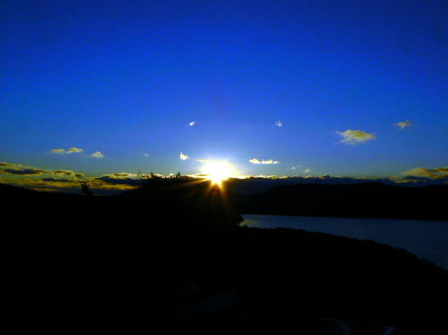 光が強くなるにつれシャッタースピードが上がります