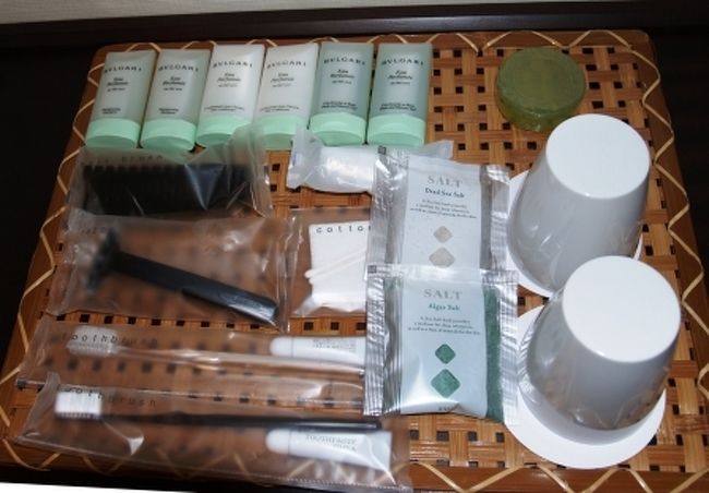 シャンプー＆コンディショナー、バスジェルはブルガリでした。<br /><br />こちらは２本ずつ用意されていたので、１セットはお持ち帰り(^^ゞ<br /><br />２泊したので、合計３セットお持ち帰りしちゃいました。。。<br /><br />バスソルトも用意されていて、なかなか良かったです。<br />