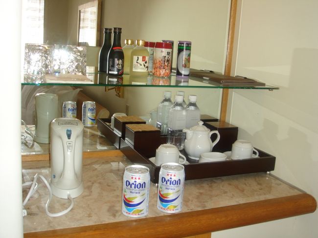 冷蔵庫からビールを出して、まずは喉をうるおします。（パイナップルジュースはカウントせず(^^ゞ）