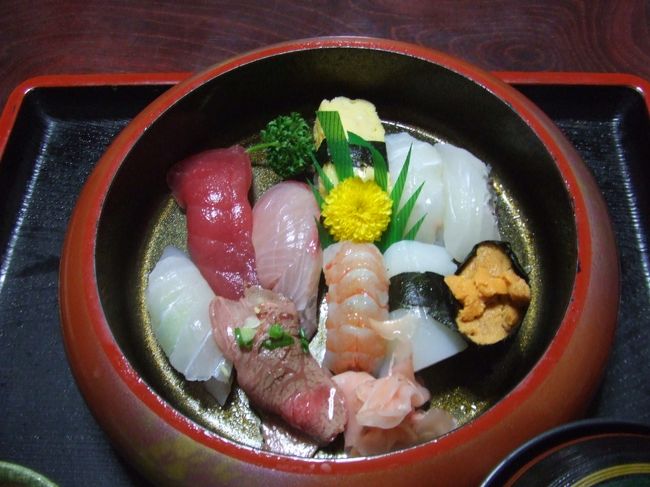 夕食はおすし屋さん。<br />左下は宮古牛のお寿司。<br /><br />この続きは伊良部・下地編へ