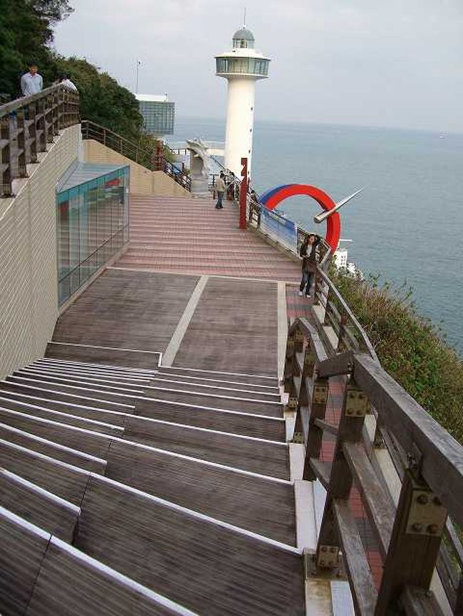 17:25　行きはよいよい＾＾；<br /><br /><br />この後、来た階段をせっせと上り、巡回バスに乗って入口まで戻ってきました。<br /><br />バスに乗っている途中できれいな夕日を見ることができました。 <br /><br /><br />■Photolibrary<br />http://www.photolibrary.jp/img60/69_179423.html