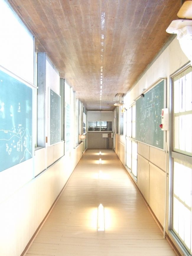 お世話になったショップさん。<br />廃校になった小学校を改装して使用してあって、<br />懐かしい雰囲気たっぷりです。